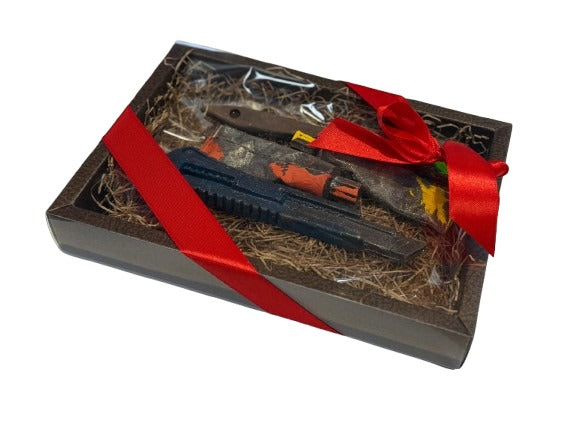 Scatola regalo con tempere, pennello e taglierino