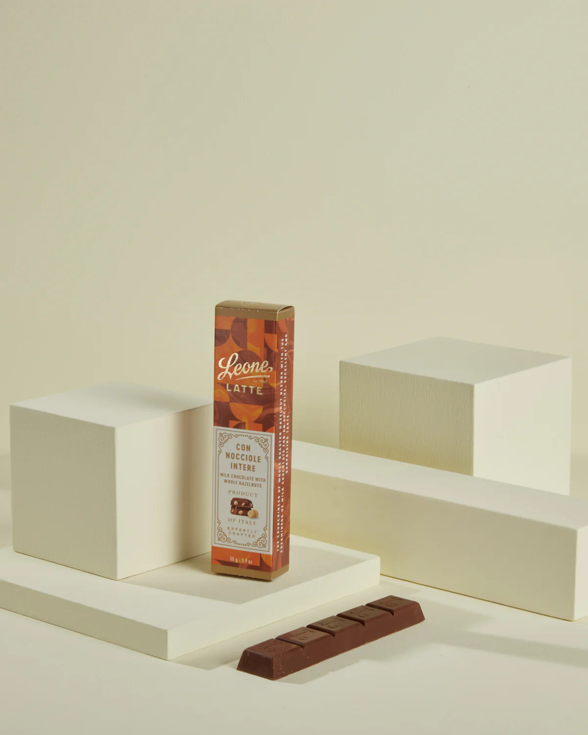 Barretta Cioccolato al Latte con Nocciole del Piemonte intere 14pz 55gr Leone  - cod. LEO56